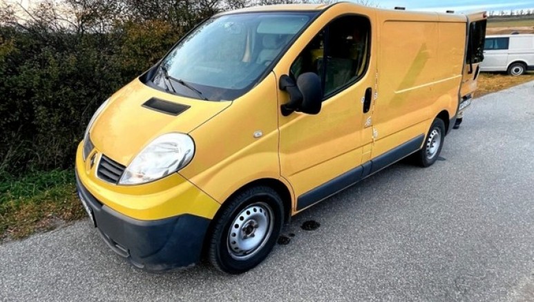 Avusturya'ya küçük bir otobüste kaçak girmek isteyen iki göçmen yaşamını yitirdi 