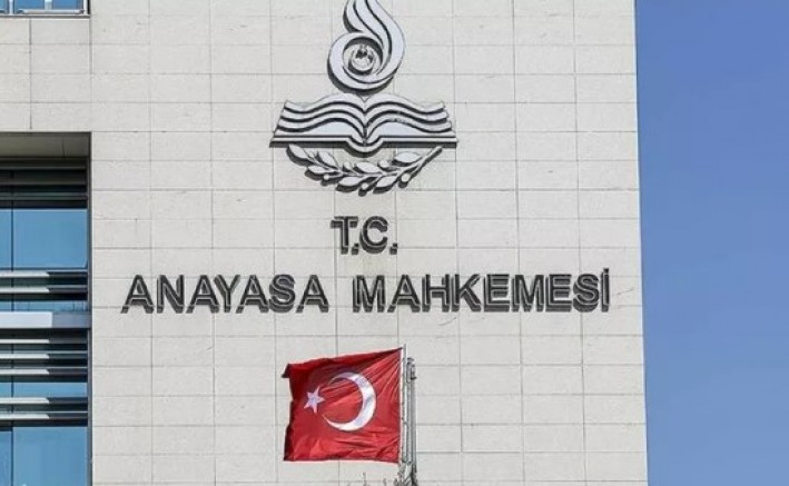 AYM, Yetkinin Cumhurbaşkanlığı Kararnamesi'yle düzenlenemeyeceğine karar verdi