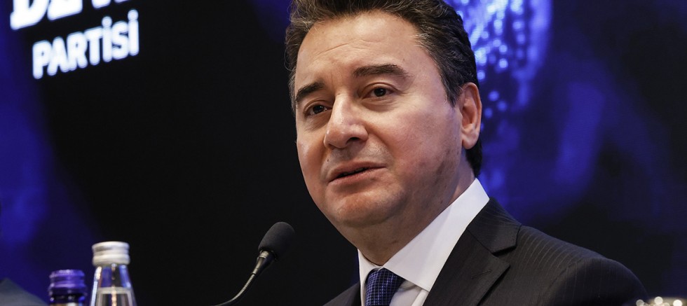 Babacan, Diyarbakır'da patisinin düzenlediği iftar programına katıldı