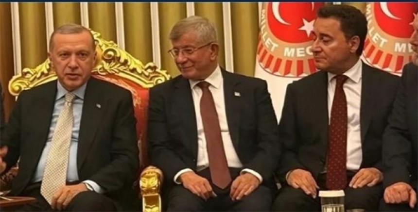 Babacan ve Davutoğlu Yeniden Aynı Sofraya mı Dönüyor?
