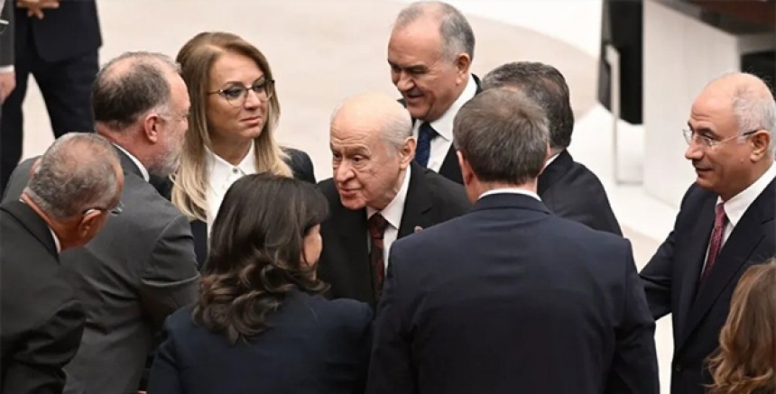Bahçeli’nin DEM Partililerle Tokalaşması: Barış Mesajı mı, Seçim Hamlesi mi?