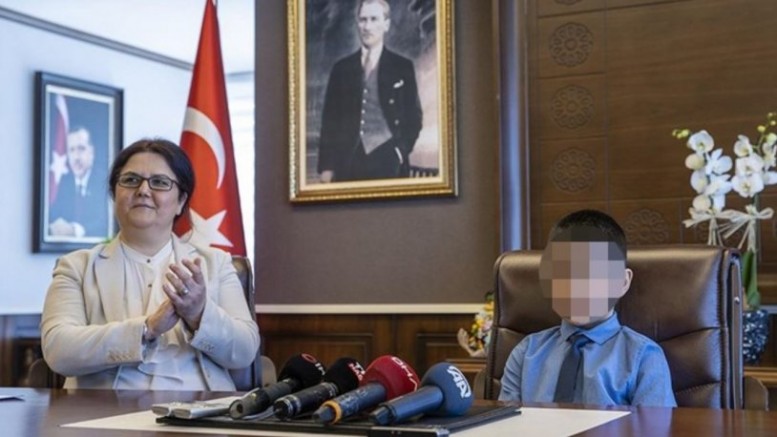 Bakan Derya Yanık'a tepki: Oruç tuttuğunuzu duyurmak amacıyla...