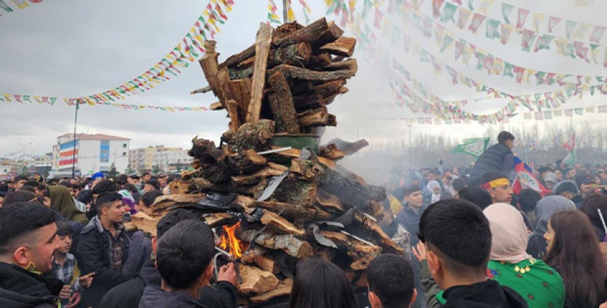 Batman'da Binler Newroz Coşkusuna Ortak Oldu: Barış ve Çözüm Talepleri Yankılandı!