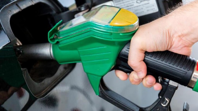 Benzin ve motorine bir zam daha!