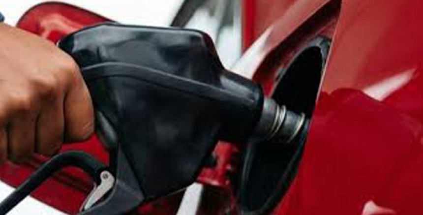 Benzine yeni zam: Litre fiyatı 71 lirayı aştı