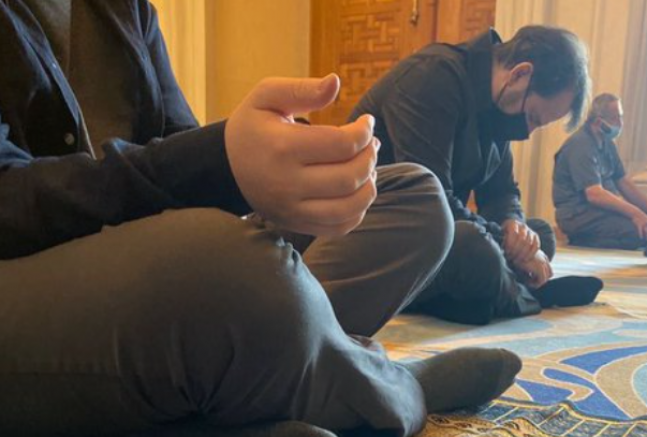 Damat Berat Albayrak Cuma namazında Görüntülendi 