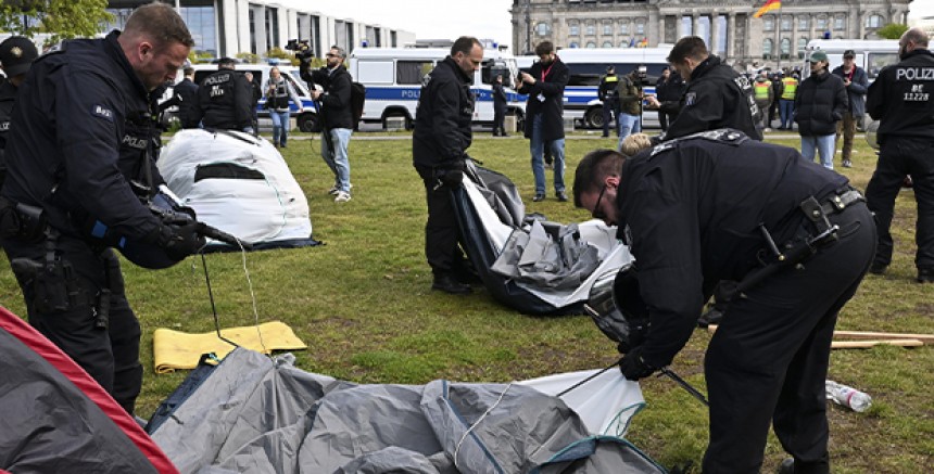 Berlin'de Filistin Destekçilerine Yönelik Çadırlarına Polis Baskını!