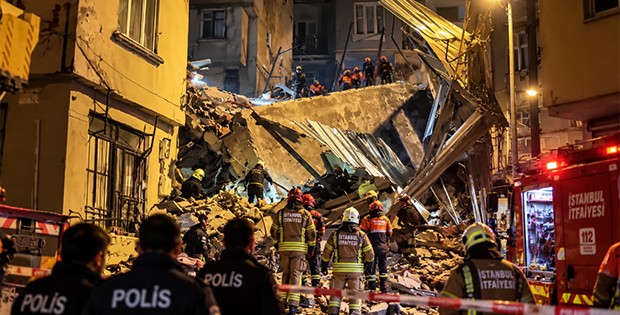 Beyoğlu’nda 5 Katlı Bina Çöktü: Enkazdaki Aramada Can Kaybına Rastlanmadı