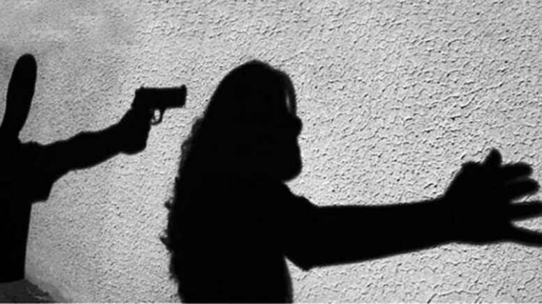 Bir kadın cinayeti daha: Öldürüp polisin gelmesini bekledi