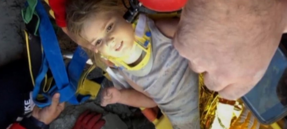 Bir mucize daha: Rıza Bey Apartmanı'ndan Ayla bebek sağ olarak kurtarıldı