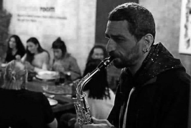 Bir müzisyen daha geçim sıkıntısı yüzünden yaşamına son verdi