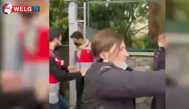 Boğaziçi Üniversitesi'nde özel güvenlik öğrencileri yumrukladı (VİDEO)