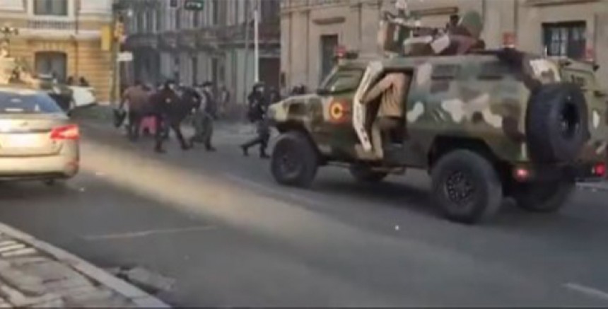 Bolivya'da Eski General Zúñiga Bölgeyi Terk Etti, Yeni Komutan Birlik Çağrısı Yaptı