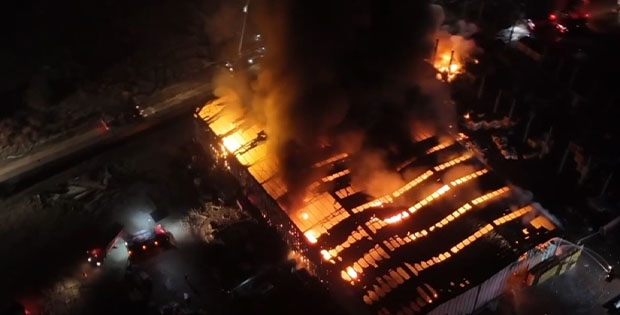 Bolu’da Fabrika Deposunda Yangın: İki Kişi Hafif Yaralandı