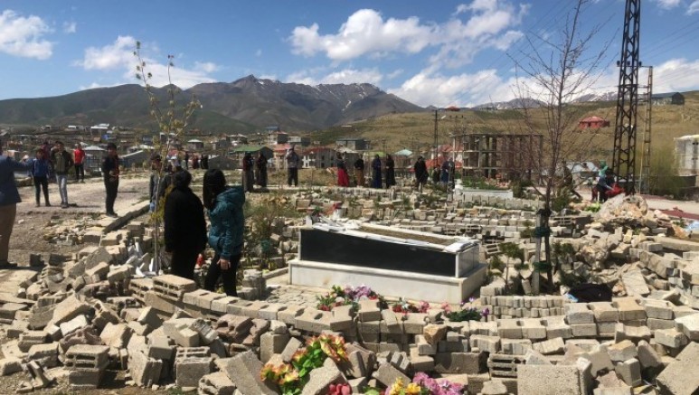 Bu coğrafyada artık sadece yaşayanlara değil ölülerde tahammülleri yok 