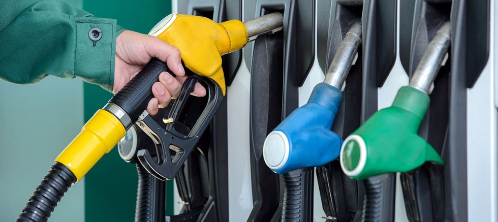 Bu gecen geçe yarsından itibaren geçerli olmak üzere Benzin ve motorine yeni zam 