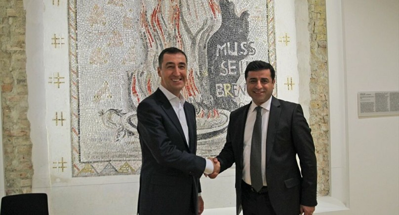 Cem Özdemir Selahattin Demirtaş'a selam gönderdi 