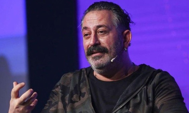 Cem Yılmaz'dan 'dolandırıcılık' uyarısı!