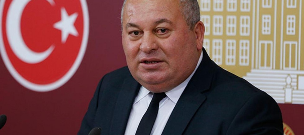 Cemal Enginyurt'tan Mehmet Barlas'a: Ağababana söyle bütün partileri kapatsın, sen de kına yıkarsın