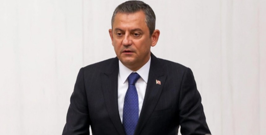 CHP Lideri Özgür Özel, Erdoğan'ın 'Yeni Anayasa' Teklifine Tepki Gösterdi