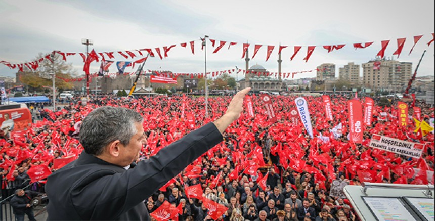 CHP’nin 75. Mitingi Kayseri’de – Özgür Özel Duyurdu: İBB Davasında Bir Gizli Tanık Daha İfadesini Geri Çekti