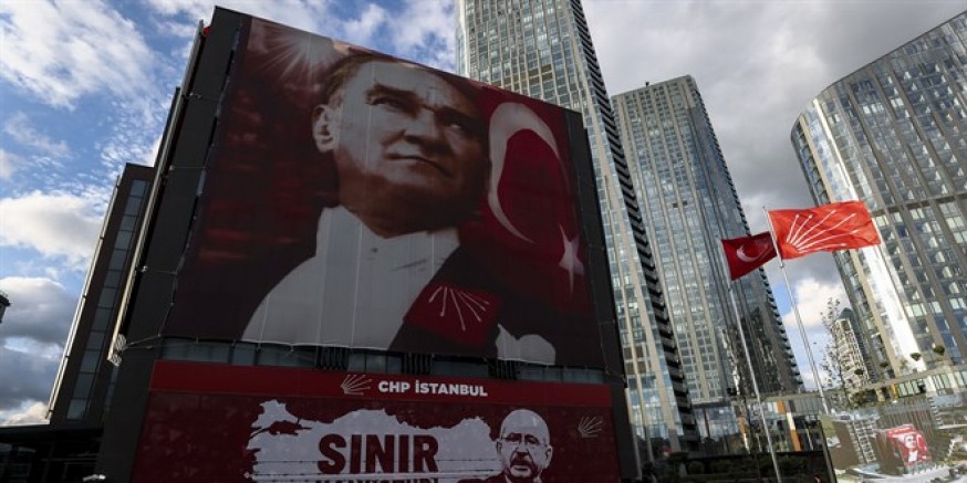 CHP'nin İstanbul İl Başkanlığı kurşunlandı 