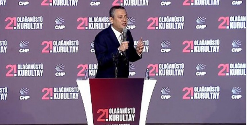  CHP Olağanüstü Kurultayı’nda Özgür Özel Güven Tazeledi: “Zaman, Cuntayı Demokratik Yollarla Dağıtma Zamanı”