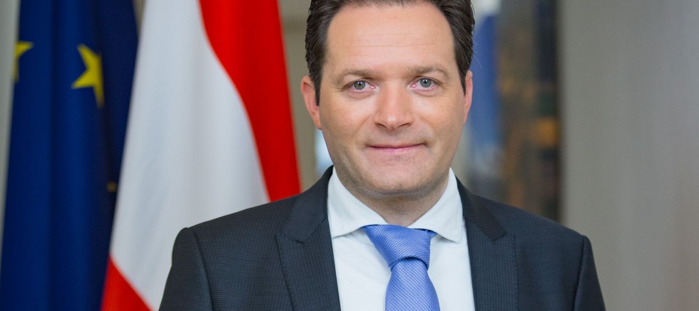 Çiçeği burnunda Tarım Bakanı Norbert Totschnig Koronaya yakalandı 