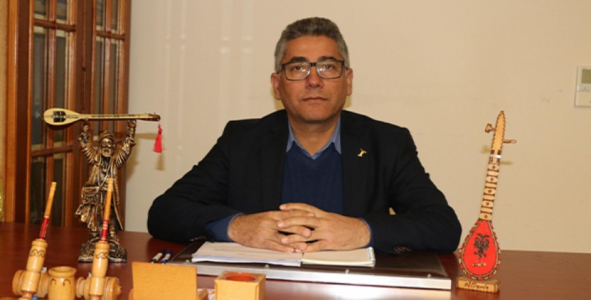  Cuma Erçe: Herkesi evinde asılı olan bağlamasını alıp, 2 Temmuz’da Sivas’a gelmeye davet ediyoruz