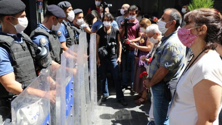 Cumartesi Anneleri'nin 800’üncü eylemine polis engeli