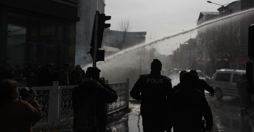 DBP’ nin basın açıklamasına polis müdahalesi