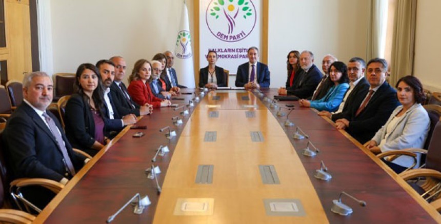 DEM Parti, Çerçeve Yasa Teklifini İmzaladı