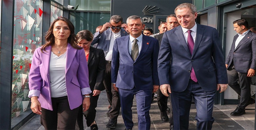 DEM Parti’den CHP’ye Dayanışma Ziyareti: “Niyetimiz sokağı karıştırmak değil, haneye tecavüze mani olmak”