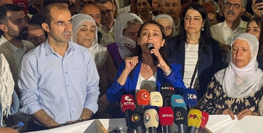 DEM Parti ve DBP Heyeti Yarın Rojava’ya Gidiyor: Hatimoğulları ve Bayındır Sahada Temaslarda Bulunacak