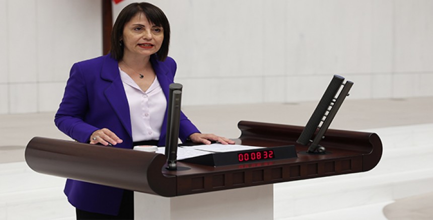 DEM Partili Konukçu’dan Bakan Işıkhan’a: “Peri Tekstil’deki kadın işçiler neden cezalandırılıyor?”