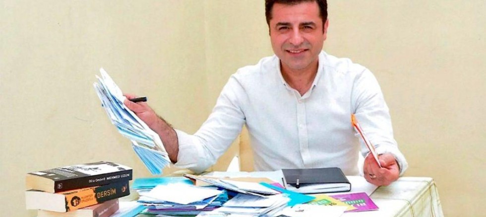 Demirtaş : AKP-MHP'nin MGK onayıyla yürüttüğü 'çöktürme planını yazdı 