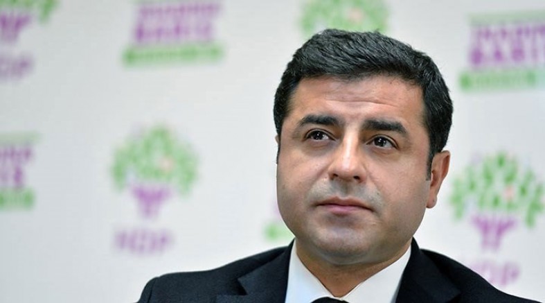Demirtaş isyan etti | Dünyanın yardımını topluyoruz da seni aşıp kardeşlerimize ulaştıramıyoruz