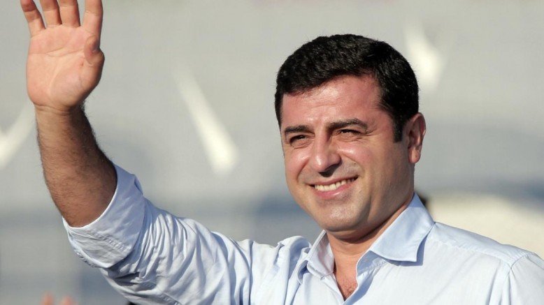 Demirtaş: Sandıklara sahip çıkın yeter pes etmek yok 