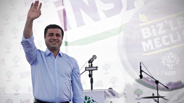 Demirtaş'tan kontak kapatan kuryelere: Umut sizdedir