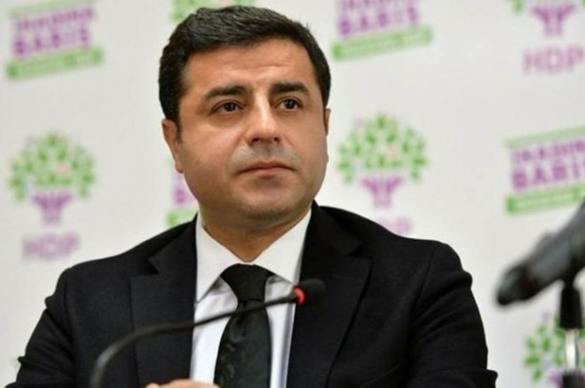 Demirtaş | Yabancı karşıtlığını kışkırtıp iç çatışmaya dönüştürerek OHAL'e haklı göstermeye çalışıyorlar