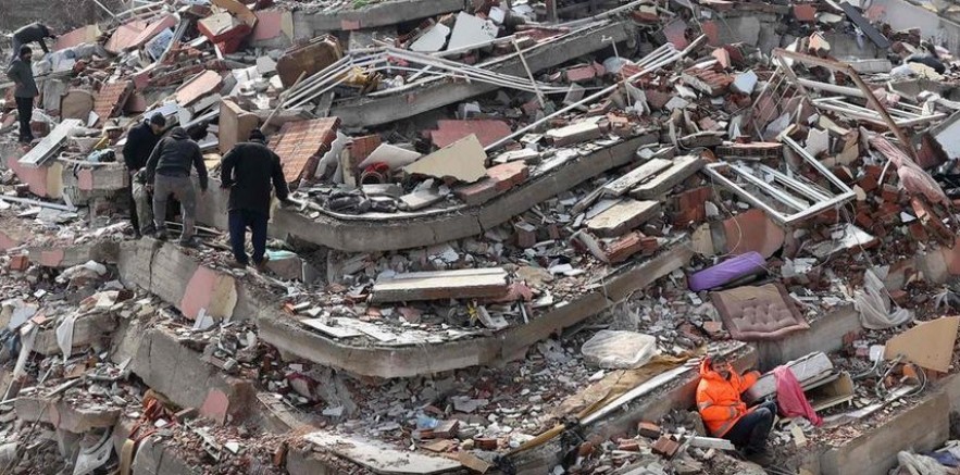 Depremin beşinci gününde can kaybı 17 bin 674'e ulaştı!