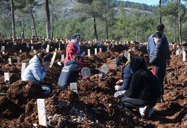 Depremlerde resmi açıklanan can kaybı 47 bin 932'e yükseldi