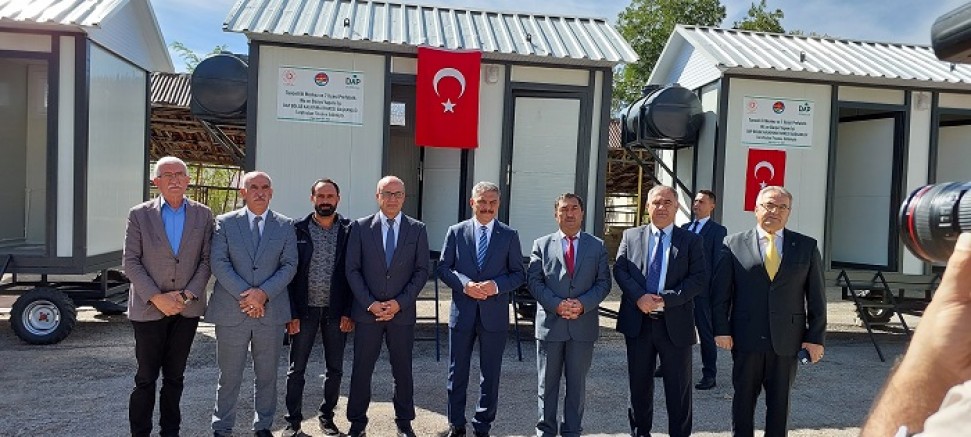 Dersim’de 5 adet seyyar tuvalet için vali profesör kurdele kesti (VİDEO)