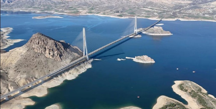 Devlet Halkı Feribot Çilesinden Ne Zaman Kurtaracak? Pertek Köprüsü İçin 5-6 Yıl Daha Beklenecek