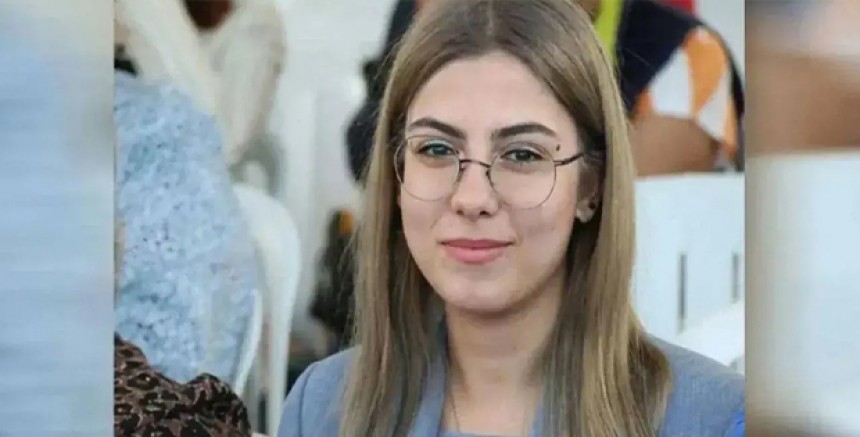 “Diktatör Erdoğan” Dövizi Tuttuğu İçin Tutuklanan Esila Ayık’ın Sağlığı Tehlikede: Avukatı Cezaevinde Kalamaz Diyor