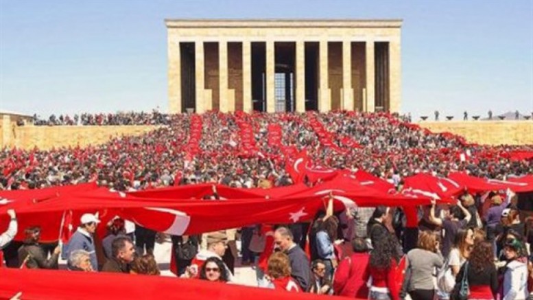 Dini bayramlara hiçbir kısıtlama yapılmazken 30 Ağustos Zafer Bayramı kutlamalarına yasaklama geldi 