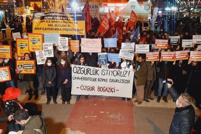 Direnişin birinci yılında Kadıköy’de Boğaziçi eylemi 
