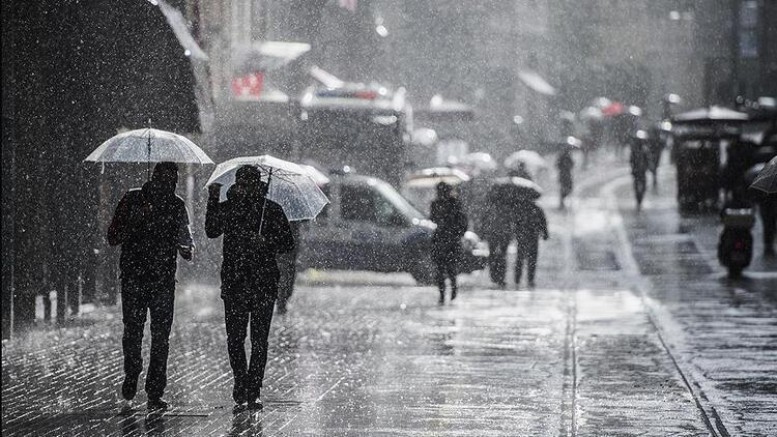 Yağmur işi cumaya bırakmadı: Yurdun bir çok yerinde sabah yağmurla uyandı 
