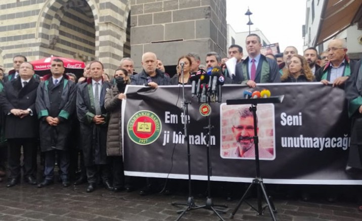 Diyarbakır Barosu, Tahir Elçi'yi Dört Ayaklı Minare’ye Gerçekleştirdiği Yürüyüşle Andı