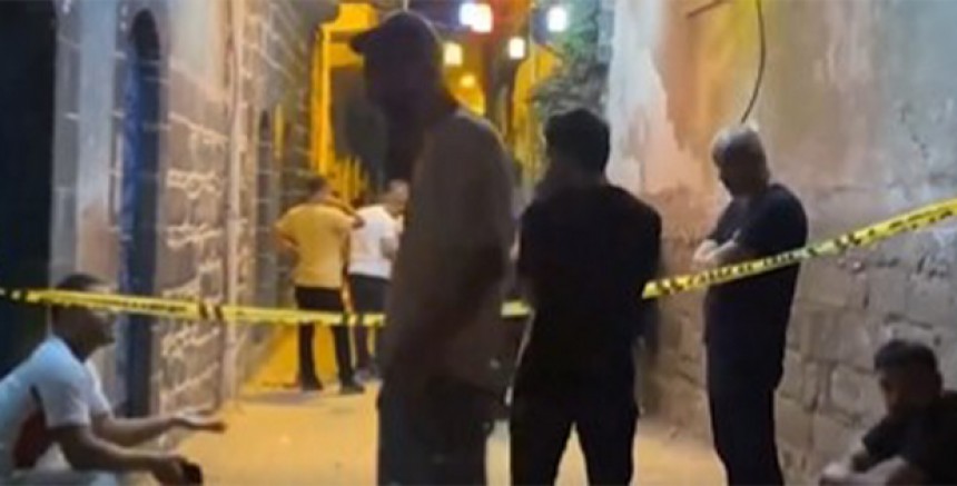 Diyarbakır'da Kafe Saldırısı: Sur'daki Karga Kafe ve Hewş Kafe'ye Silahlı ve Ses Bombalı Saldırı